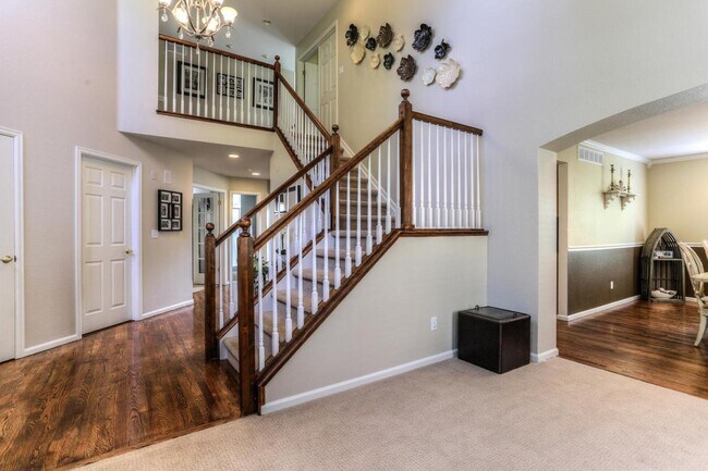 Building Photo - 8125 Briar Cliff Dr