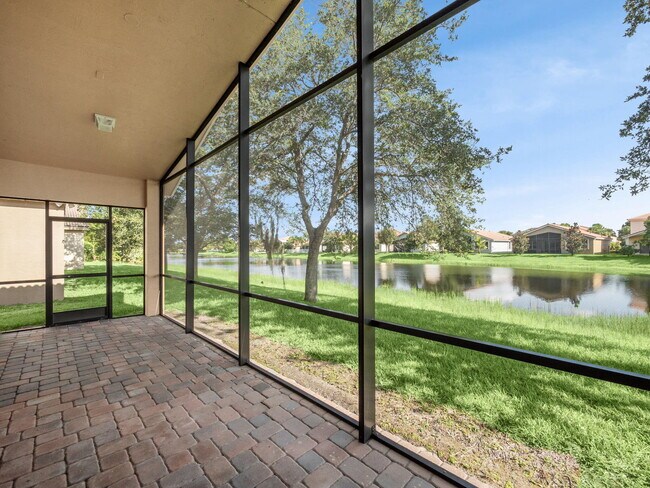 Foto del edificio - 1863 SW Jamesport Dr