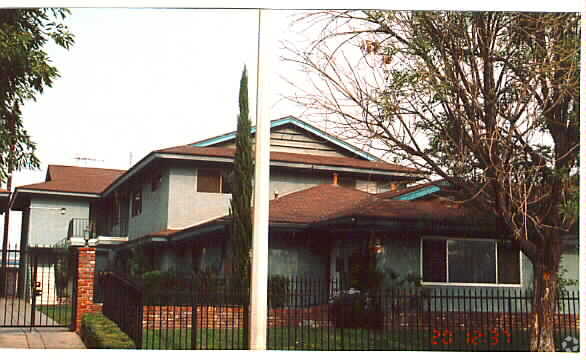 Building Photo - 653 E Ruddock St