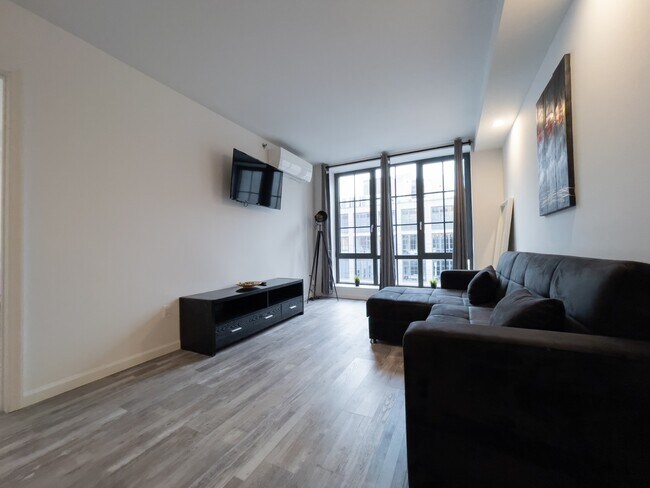 Building Photo - 433 W 53rd St