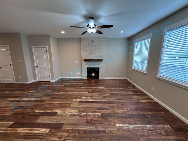 Foto del edificio - Spacious 4-Bed Gem in Gresham with 2.5 Baths and 2,665 Sq Ft of Comfort!