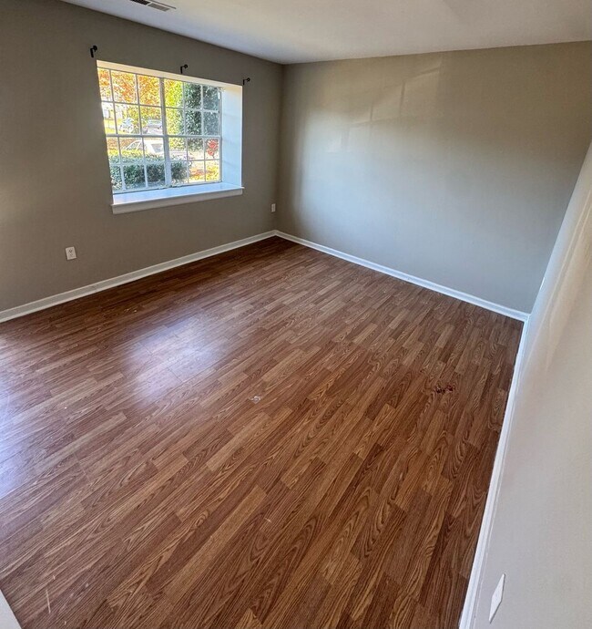 Foto del edificio - Updated townhouse convenient to Laburnum/Mechanicsville Tnpk