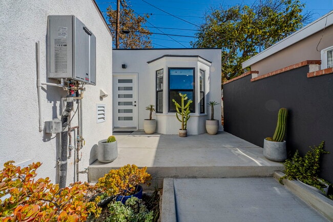 Building Photo - 1974 Comstock Ave