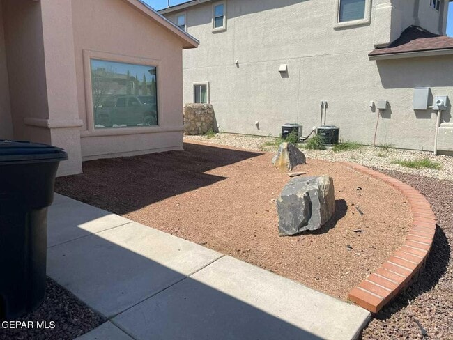 Building Photo - 14712 Far View Ct