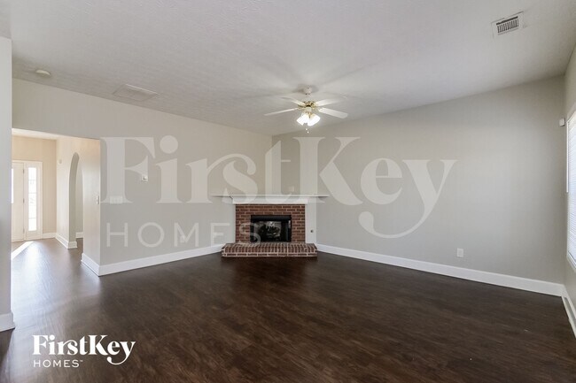 Foto del edificio - 915 Midway Rd