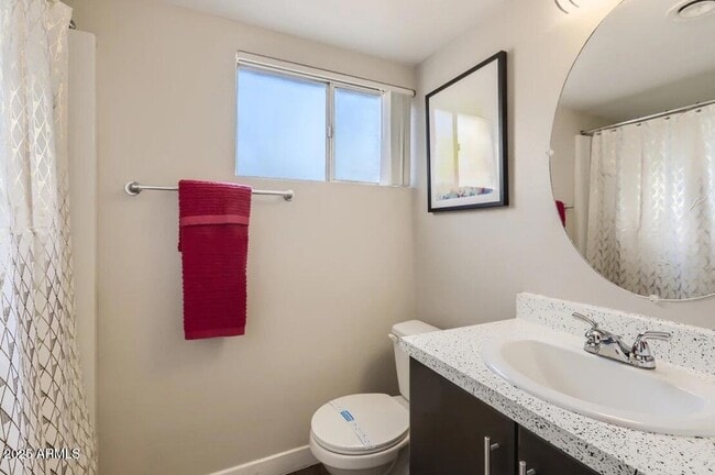 Building Photo - 1645 E Thomas Rd