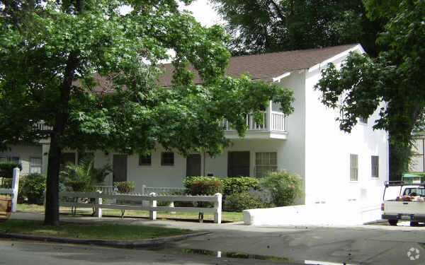 Foto del edificio - 116-118 E 4th St