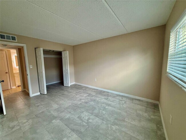 Foto del edificio - 11700 Park Blvd