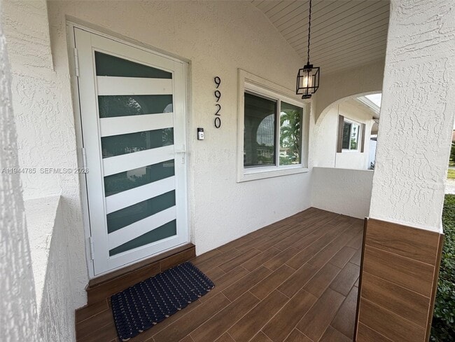 Building Photo - 9920 Jamaica Dr