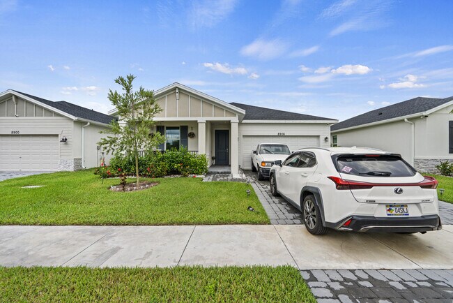 Building Photo - 8906 Dahlia Cir