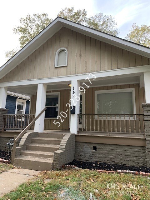 Primary Photo - 142 N Belmont Blvd