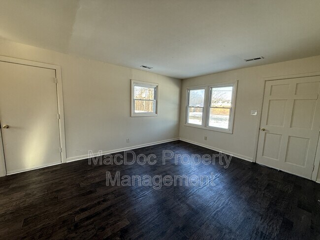 Foto del edificio - 1804 Airport Ave
