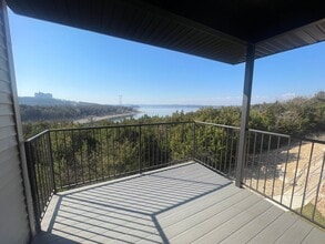 Building Photo - 325 Majestic Dr