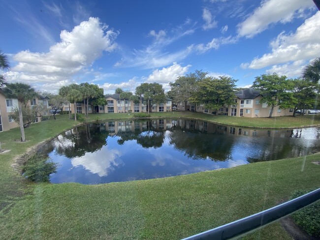Foto del edificio - 9977 Westview Dr