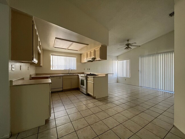 Foto del edificio - Nice 3 Bedroom 2 bathroom Home in Victorvi...