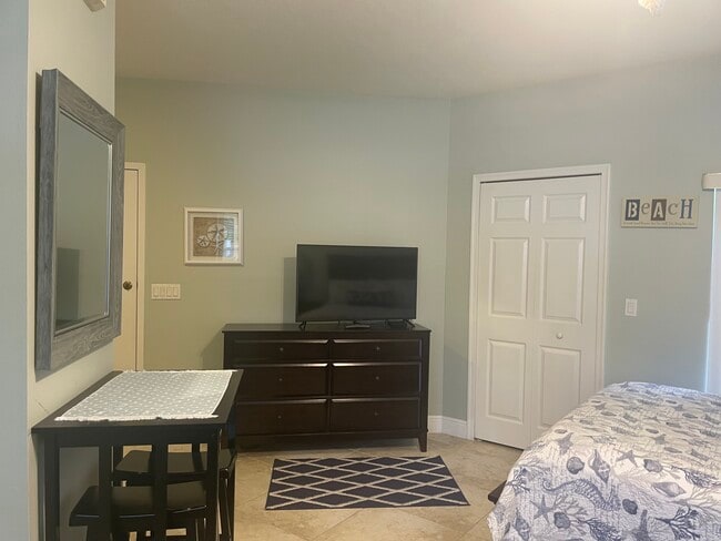 Foto del edificio - 8227 Mulligan Cir