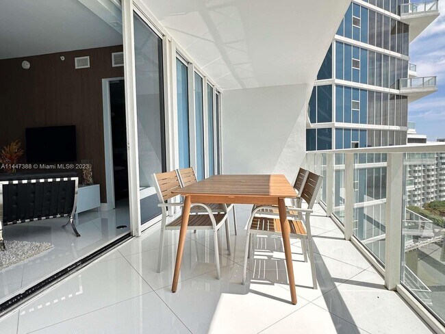 Foto del edificio - 2020 N Bayshore Dr