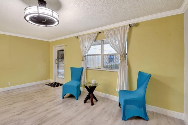 Building Photo - 451 Saxony Way