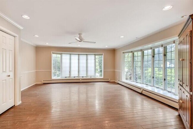 Building Photo - 2116 Greenbrier St, St Paul, MN, 55117