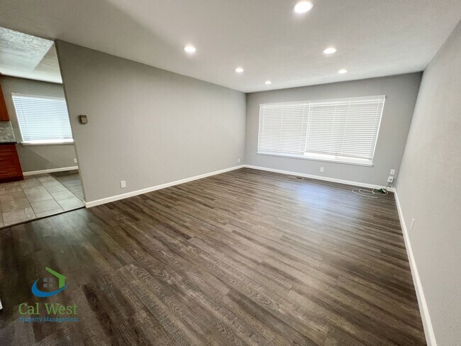Foto del edificio - $5,295 - Sunnyvale Remodeled 3 Bedroom 2 Bath Single Story Home near Apple Campus!