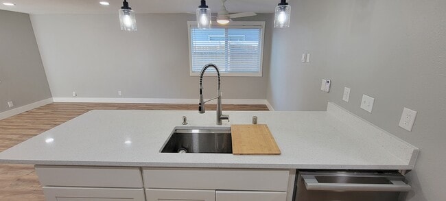 Building Photo - 407 SE 117th Ave