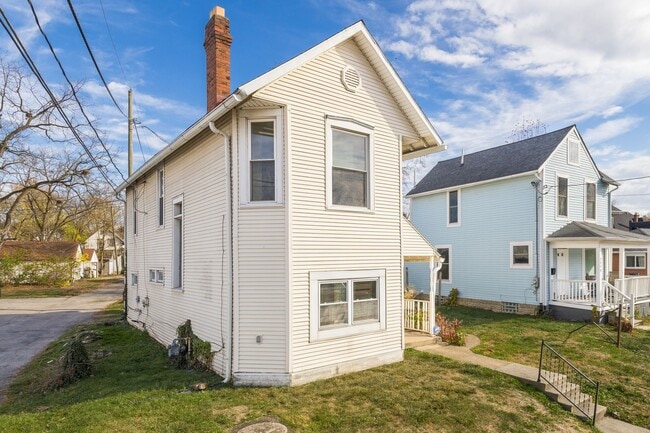 Building Photo - 2402 East Ave