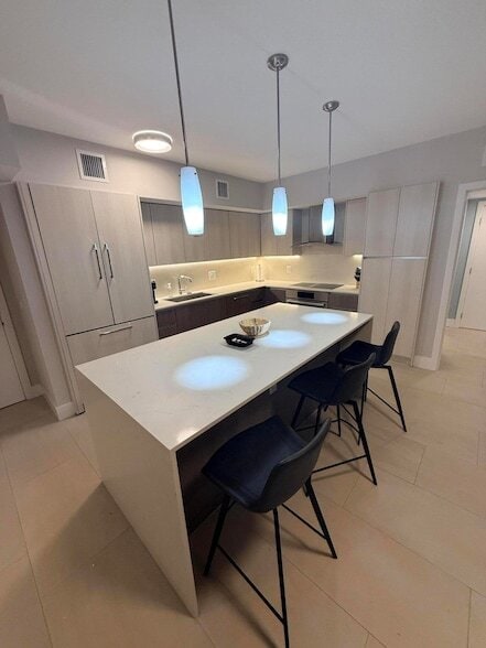 Building Photo - 111 SE 1st Ave