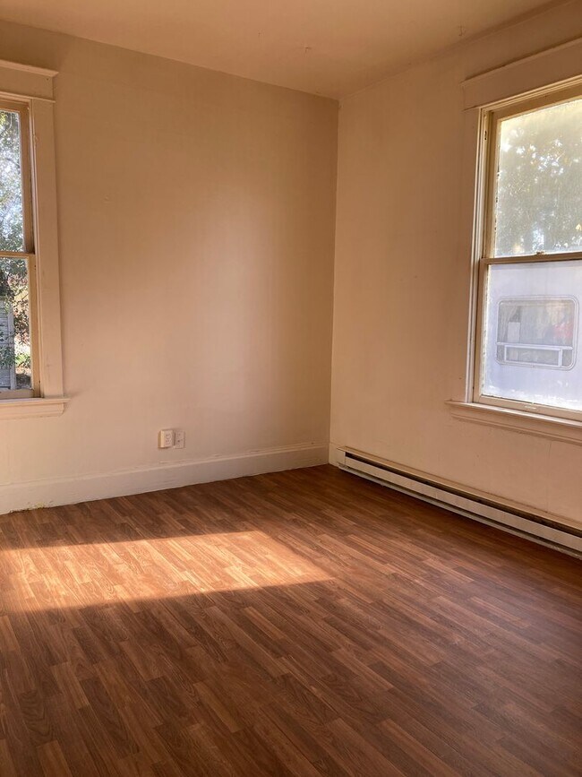 Foto del edificio - 5028 N Nelson St