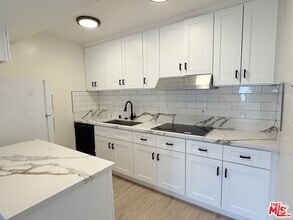 Building Photo - 10840 Camarillo St