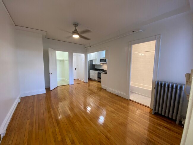 Foto del edificio - 14 Westland Ave