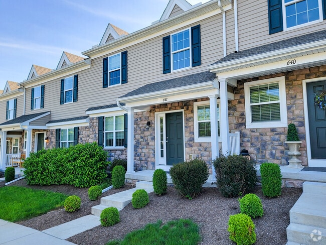 Building Photo - 642 Brentwood Dr