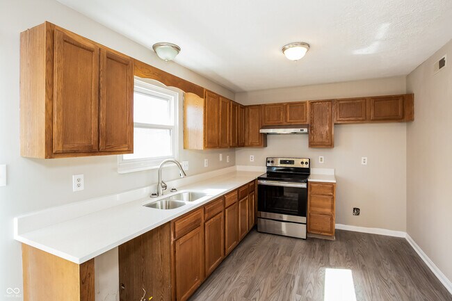 Building Photo - 6002 Tybalt Dr