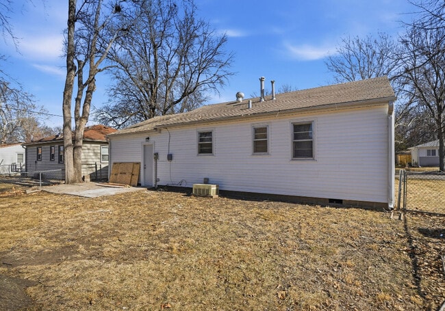 Building Photo - 1231 N 53rd St