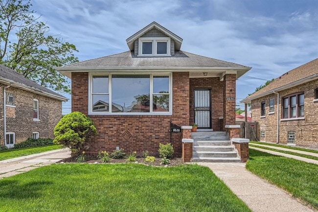 Building Photo - 8636 S Hermitage Avenue