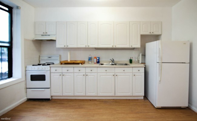 Building Photo - 6079 Myrtle Ave