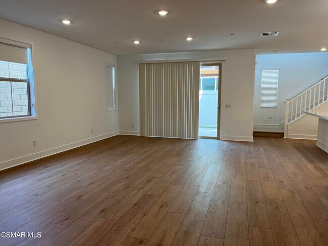 Foto del edificio - 687 Guy Turner Dr