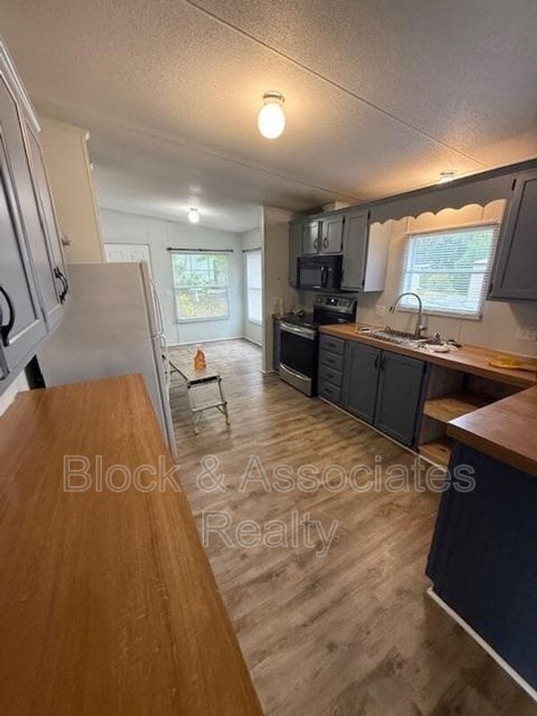 Building Photo - 103 W Strider St