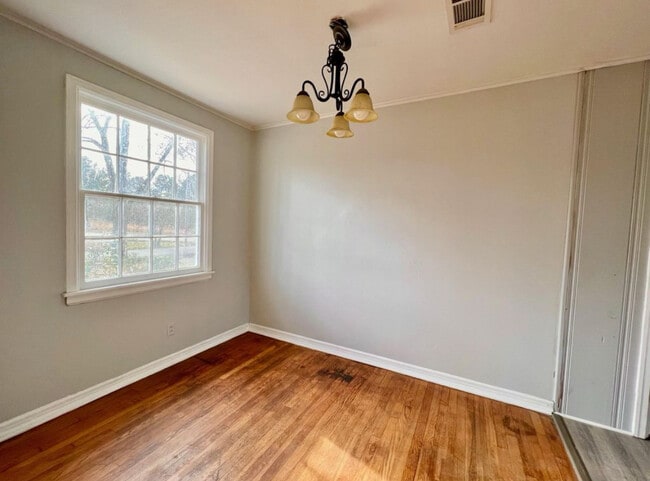 Living room - 1603 Osborne St