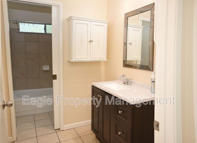 Foto del edificio - 8252 Center Pkwy