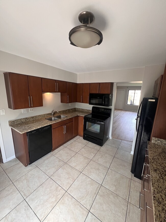 Building Photo - 9375 Hamilton Ct