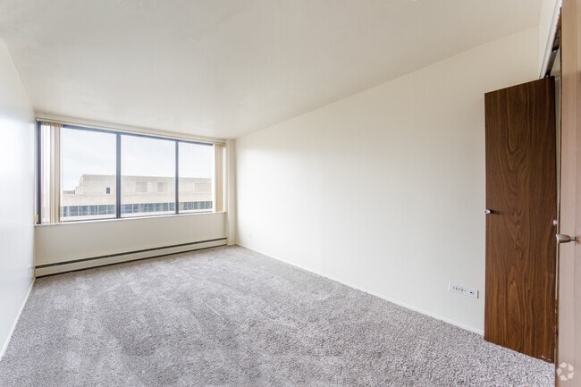 1 BR, 1 BA - The Heatherstone, 770 SF - Lansing Tower Apartments