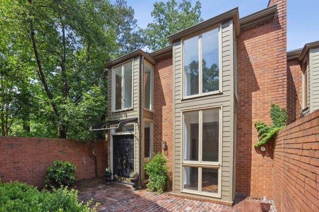 Foto del edificio - 49 Willow Glen NE