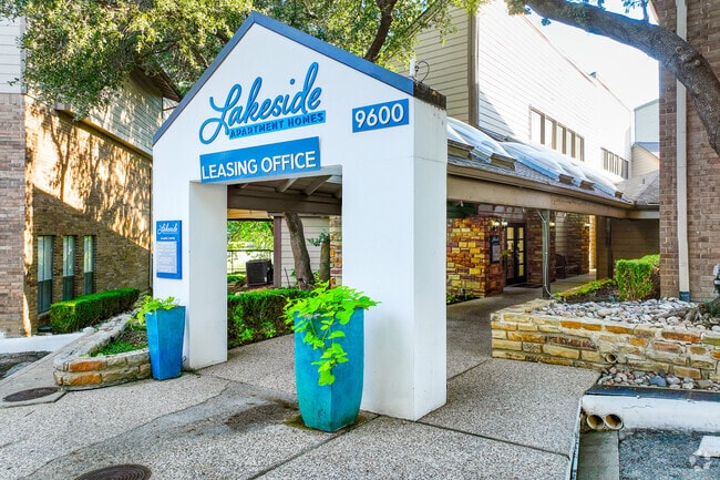 Photo - Lakeside Apartments