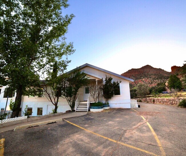 Building Photo - N105 - *utilities included* Large 1 bedroom apartment