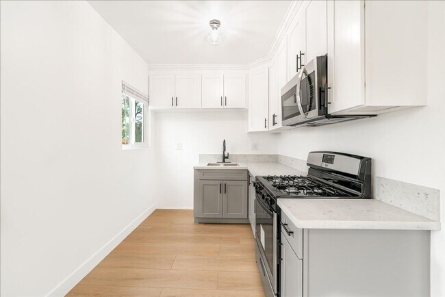Foto del edificio - Beautifully Renovated Two Bedroom Manhatta...
