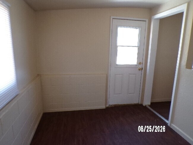 Foto del edificio - 45321/45323 28th St East