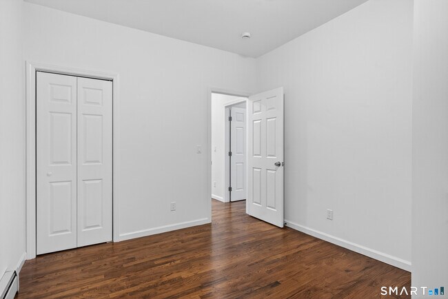 Foto del edificio - 144 Cottage St