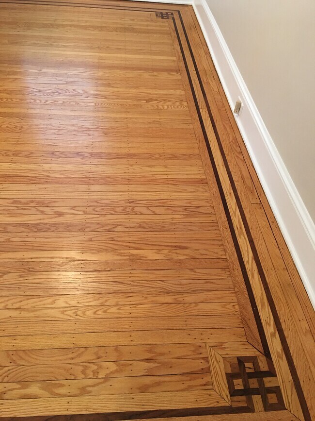Harwood floors - 1180 Elm Ave