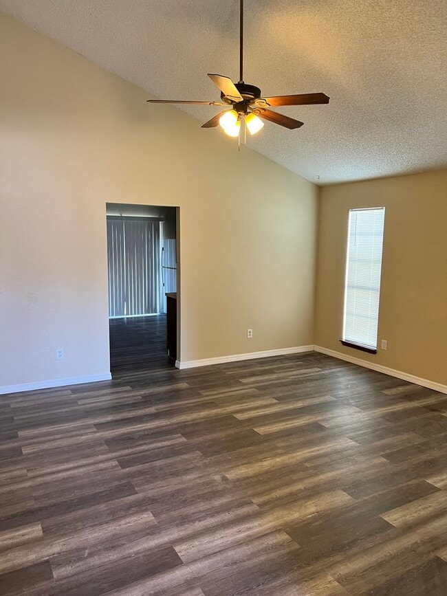 Building Photo - Charming Cottage Feel in Middleburg