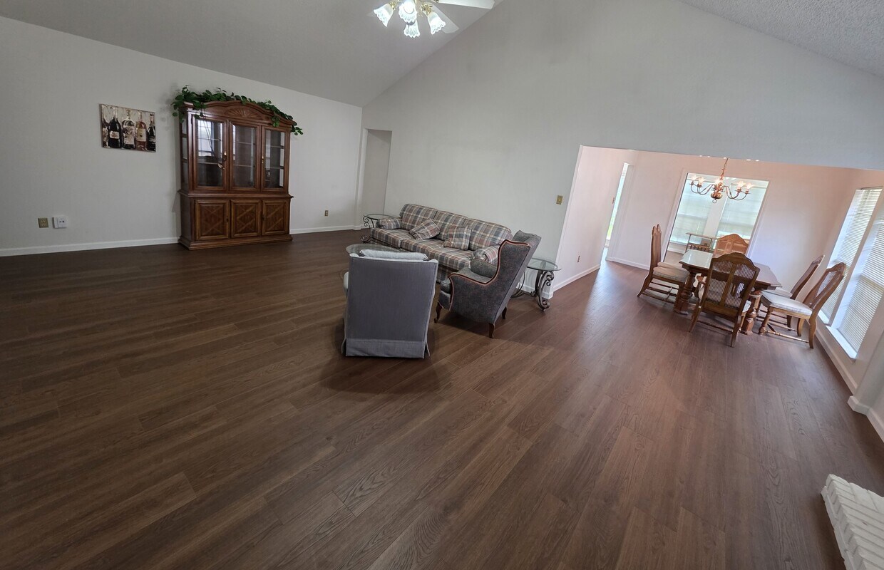 Foto principal - 5411 Timber Green Dr